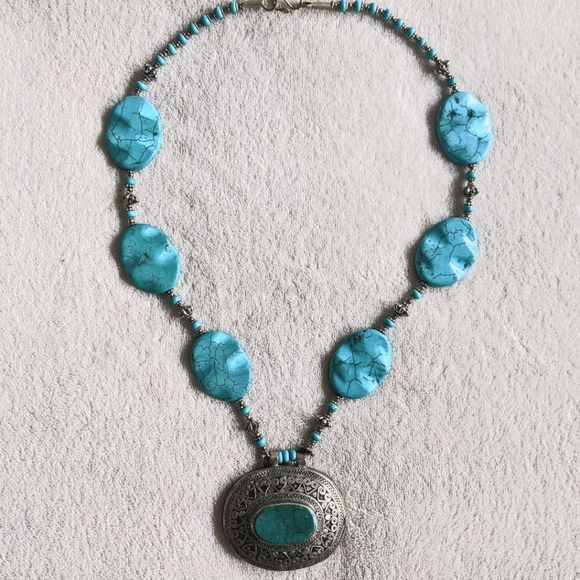 Turquoise necklace - Picture 1 of 3